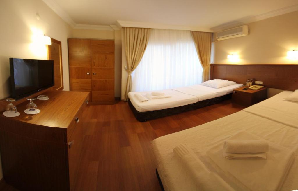 Ucem Hotel Golden Sea Altinoluk Room photo